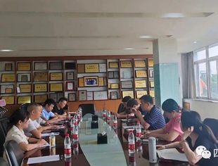 省政府参事室特约研究员、省贸促会专家委员会委员曹德骏一行莅临我会调研四川鞋业发展及外贸出口情况