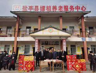 我会副会长任一行为盐亭家乡老人送祝福