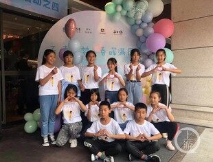 川商“天使爸妈”与桂西学校孩子共度儿童节