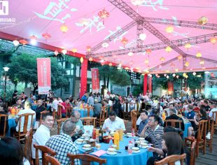 品茗入戏共尝非遗 ——重庆川商以大型沉浸式情景剧庆中秋迎国庆