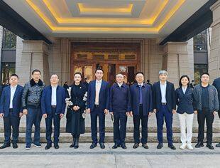 重庆四川商会多名会长副会长应邀参加重庆市建设成渝地区双城经济圈工作推进大会
