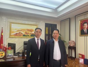裴福来拜访三磊实业