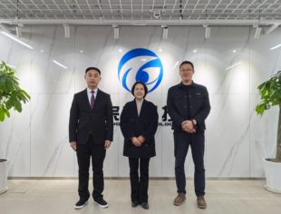 裴福来拜访副会长杨润宗