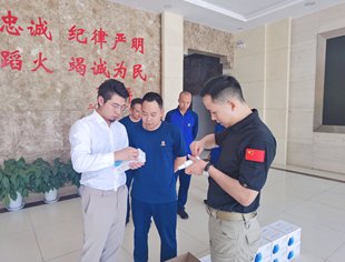 【川商青委会】致敬最可爱的人——我会冉启龙、饶中宇为消防救援站捐赠除菌清新液
