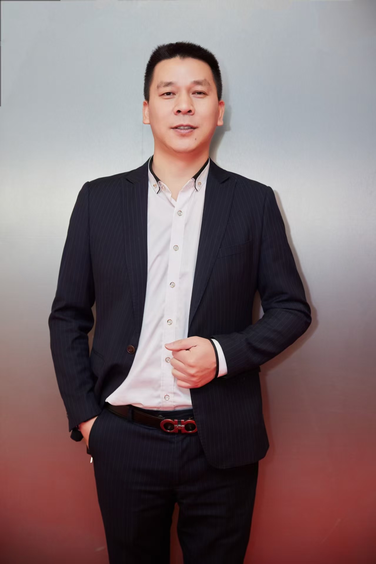 形象照.jpg 形象照.jpg