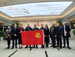 高扬旗帜跟党走  凝心聚力再出发——成都华蓥商会主题党日活动