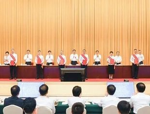 【 喜报 】 我会会长、华森制药董事长游洪涛获评重庆市优秀民营企业家，执行会长余亚军企业美利信科技获评重庆市优秀民营企业