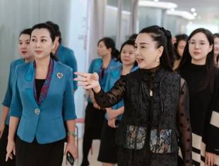 渝钦“她力量”双向奔赴！钦州女企业家商会参访重庆信促会会长单位学平大健康产业集团 对话彭学平会长 并与女创专委会缔结友好商会