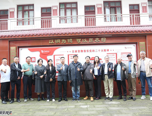 卿建中、万利民两位艺术名家回乡调研红色文化建设