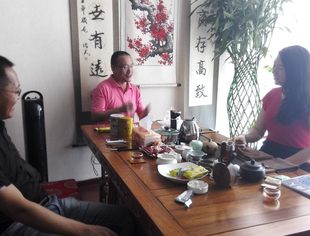 他们！为何悄悄地来商会？
