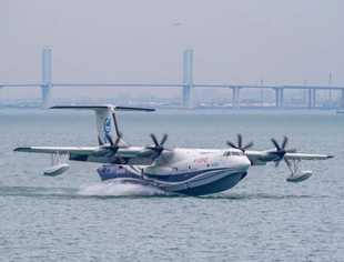 【理事长单位动态】上天又入海！电子科大助力“鲲龙”海上首飞成功！