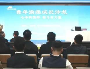 坚决拥护“两个确立”始终做到“两个维护”