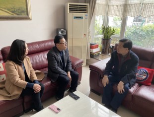 重庆市上海商会节前看望慰问老领导