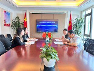 重庆市上海商会秘书处专题学习市工商联《关于进一步规范直属商会重要事项报告报备制度的通知》