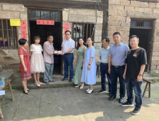 走访慰问特困户  真情帮困暖人心