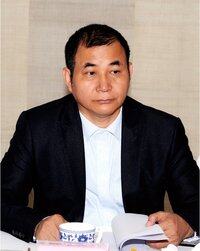 谭  定