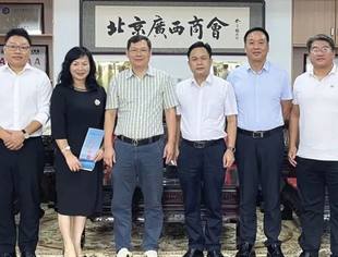 百色市统战部副部长、工商联党组书记覃平一行到商会参观交流