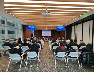 【商会动态】商会法治副会长（拟任）薛涛参加重庆市工商联举行年轻一代“十百千万”培育工程“法治护航·稳企致远”专题讲座