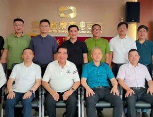 柬华理事总会代表团团长方灿成勋爵一行访问贵州省广东总商会