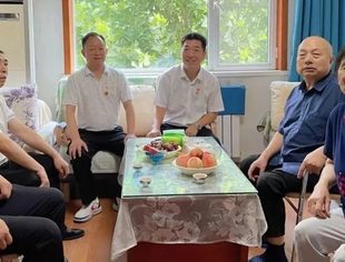 山东省重庆商会党支部开展迎“八一”慰问退役军人活动