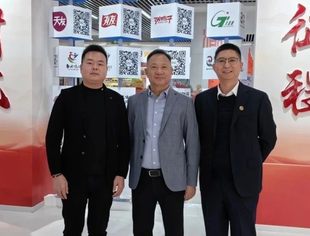山东省重庆商会陪同重庆市代表团在鲁渝协作“渝见”重庆农特产品展示中心考察调研