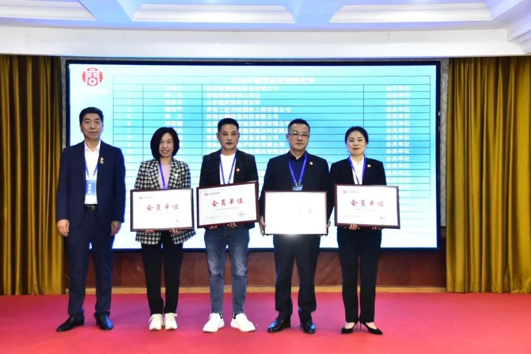 书记会员授牌.jpg