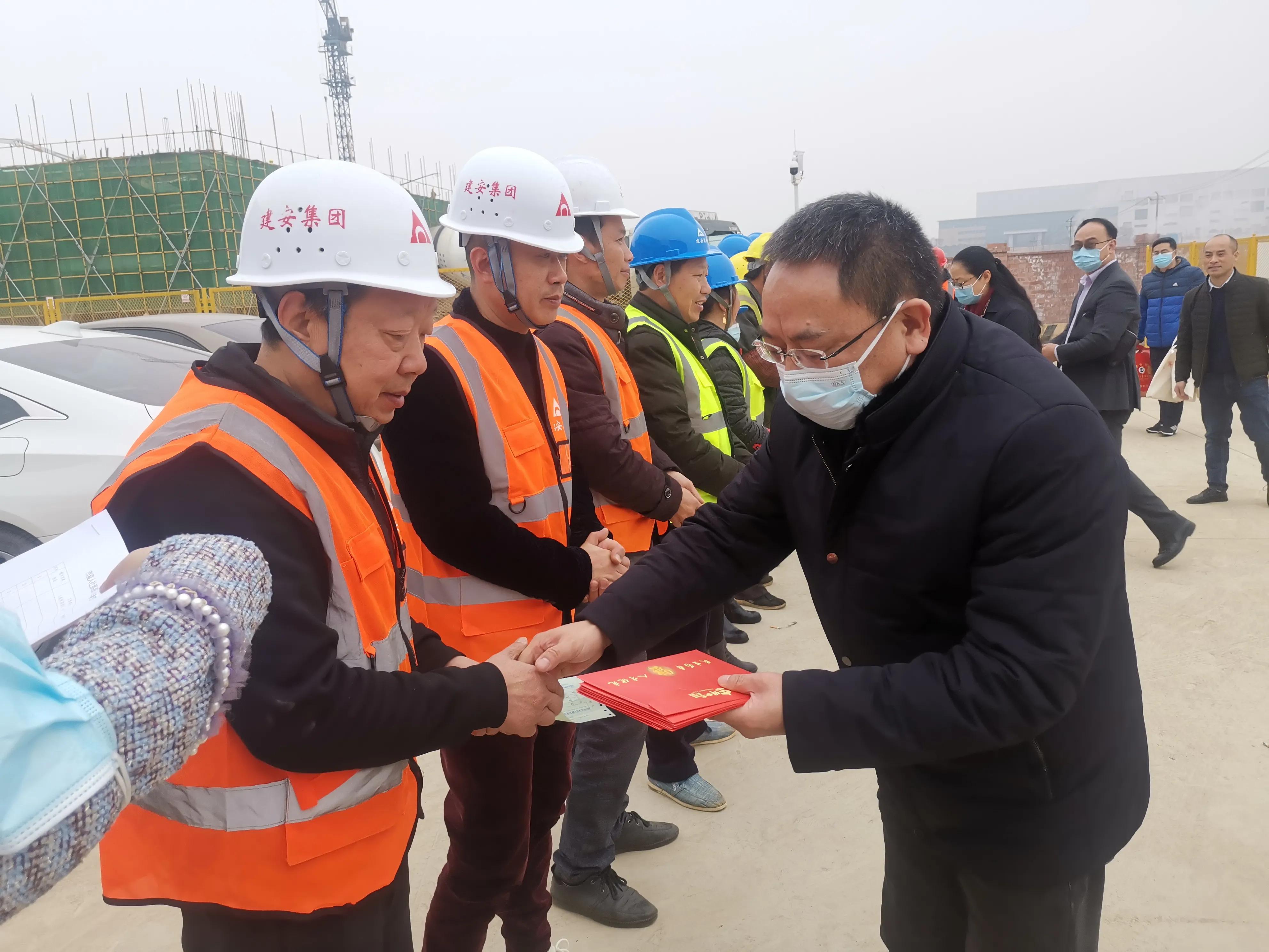 遂宁在蓉农民工新春慰问活动走进四川建安建设集团