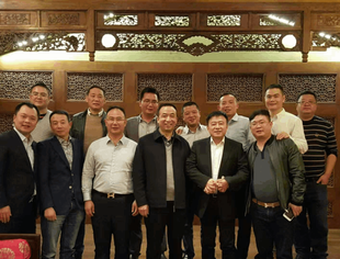 八方乡亲聚蓉城,，齐心齐乐！