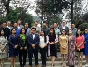 与成都友好城市马斯特里赫特市长一行在大魔方共度中秋