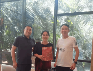 新疆生产建设兵团商务局陈艳雯处长来会交流