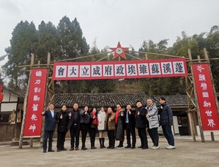 异地遂宁商会秘书长代表走进西南红军第一村考察
