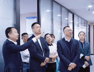 成都南充商会秘书长张斌一行赴遂宁商会参访交流