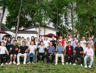 遂商家人欢聚应轩鱼庄，共叙乡情，共话发展！ 