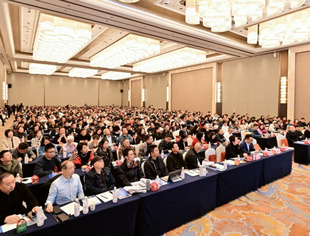 智驱全局·创见未来｜成都遂宁商会常务副会长单位柳林商学院2025年度感恩峰会圆满举行