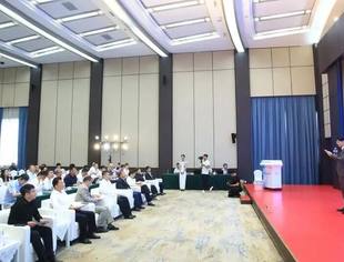 【商会活动】渝商代表亮相2025全球工业互联网大会“互联网+品牌崛起”论坛