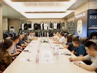 四川省发展改革委副主任李明騄与在闽川商座谈交流