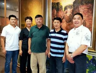 《海西川商》编辑部紧张采编中