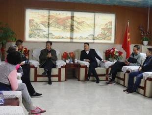 福建省民政厅原厅长马跃征一行4人莅临福建省四川南充商会看望大家。