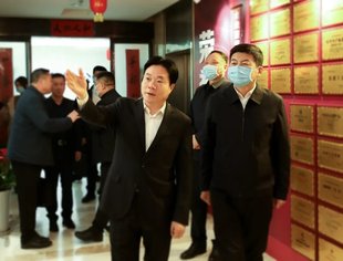 会企动态|河南省委常委、副省长费东斌一行调研本商会常务副会长单位河南仰韶酒业！