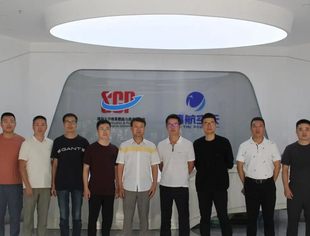 商会执行会长林华东、吴国勇带队参访清华大学实验室， 并主持召开9月轮值会长会议