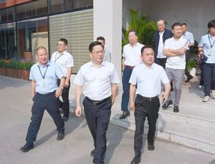 莆田市委书记付朝阳一行莅临擢英中学北京班调研考察，并作重要指示