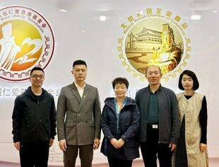 大屯街道工委副书记、办事处主任王海玲，工委副书记赵勇一行莅临商会参观指导