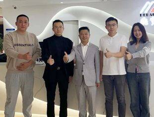 商会副会长柳鹏飞一行前往执行会长黄金标旗下中关村国际直播港参观交流并洽谈合作