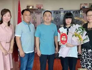 【会企动态】商会理事长张志勇企业单位中图能源集团为考取高校员工子女发放助学金