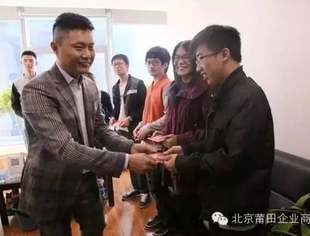 【公益慈善】常务副会长朱瑞荣为20位闽籍优秀大学生发放助学金