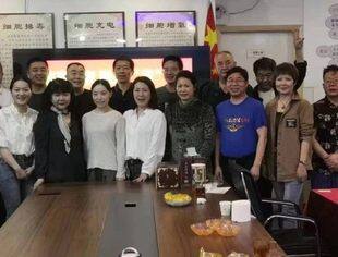 亦商亦友  融汇“掼”通