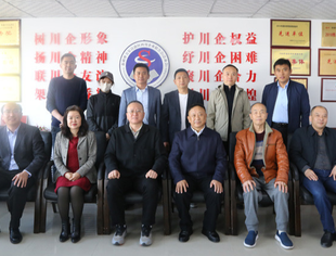四川天府新区仁寿商与成都化工塑料行业商会赴疆考察团一行拜访新疆四川总商会交流座谈