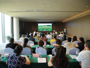 四川天府新区仁寿商会应邀参观 成都城投集团龙泉凤栖东山项目