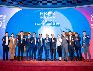 近日，港交所迎来一场罕见敲锣