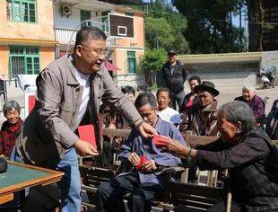 特别报道丨我会副会长张文利连续第十一年重阳节返乡慰问老人